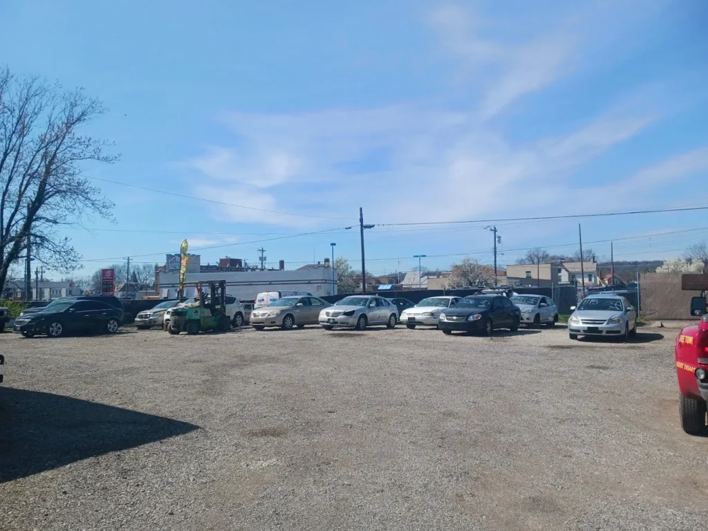 Junk car removal in progress in Cincinnati, OH